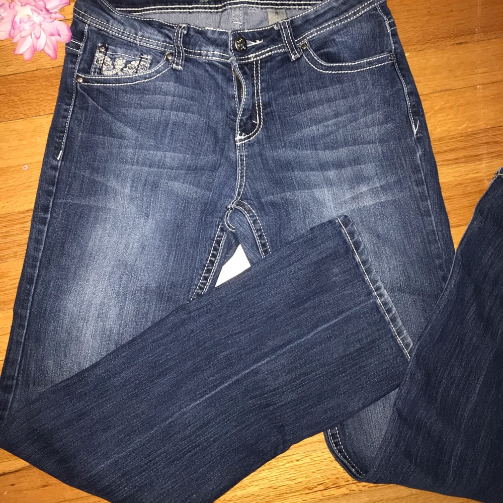 Great jeans with a nice bling design on back.